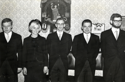 106687 Groepsportret van het bestuur van de afdeling Utrecht van de Sociëtas Studiosorum Reformatorum voor het jaar ...